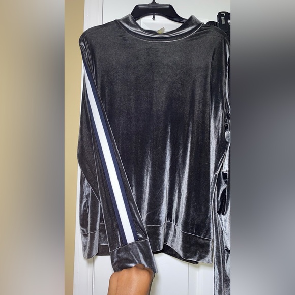 Women’s Velour Shirt and Pants Two-Piece Set - Picture 6 of 8